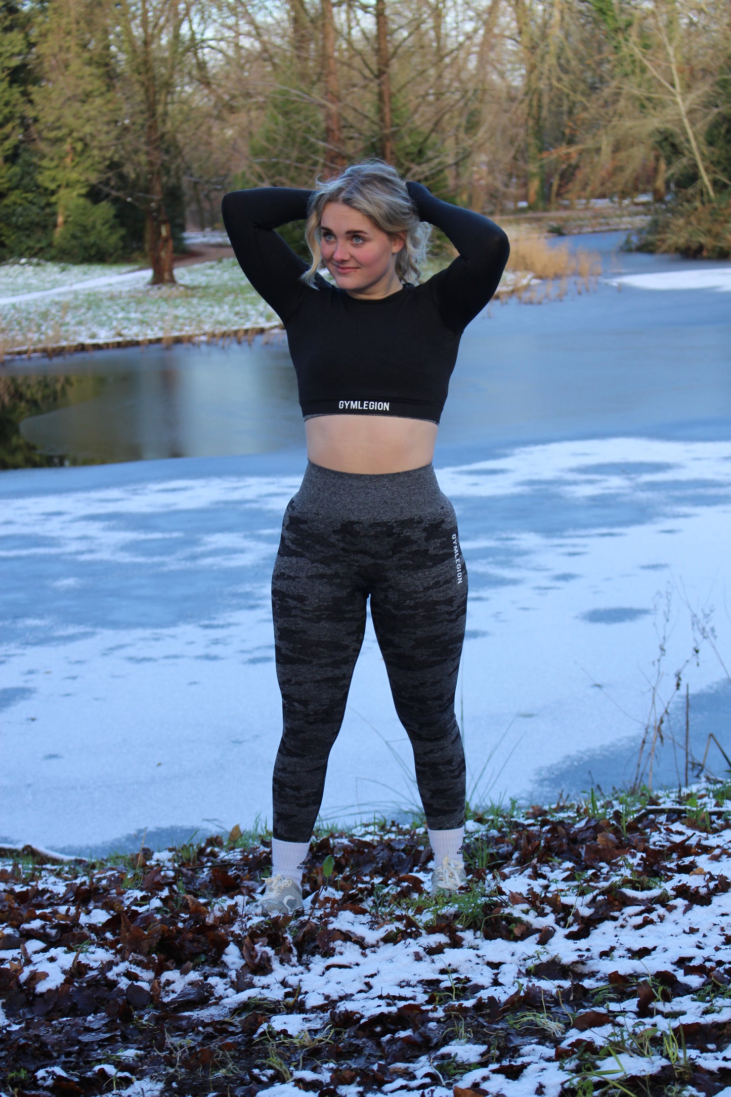 Seamless Long Sleeve Crop Top - Black
